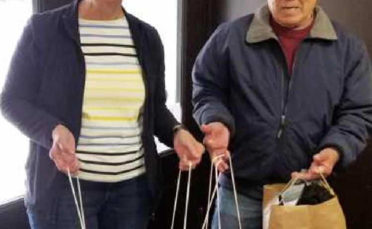 United Food and Commercial Workers Local 75 Retirees Club makes donation