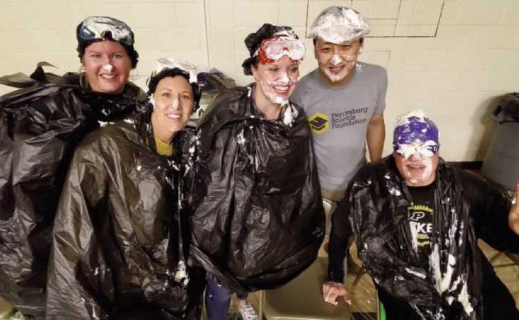 Woodland students pitch pies to raise money